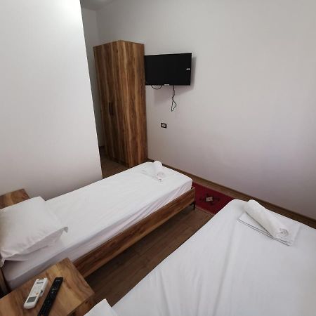 Bujtina Valgent Bed & Breakfast Berat Bagian luar foto