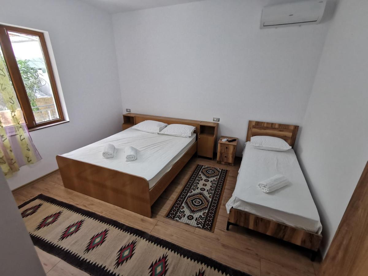Bujtina Valgent Bed & Breakfast Berat Bagian luar foto