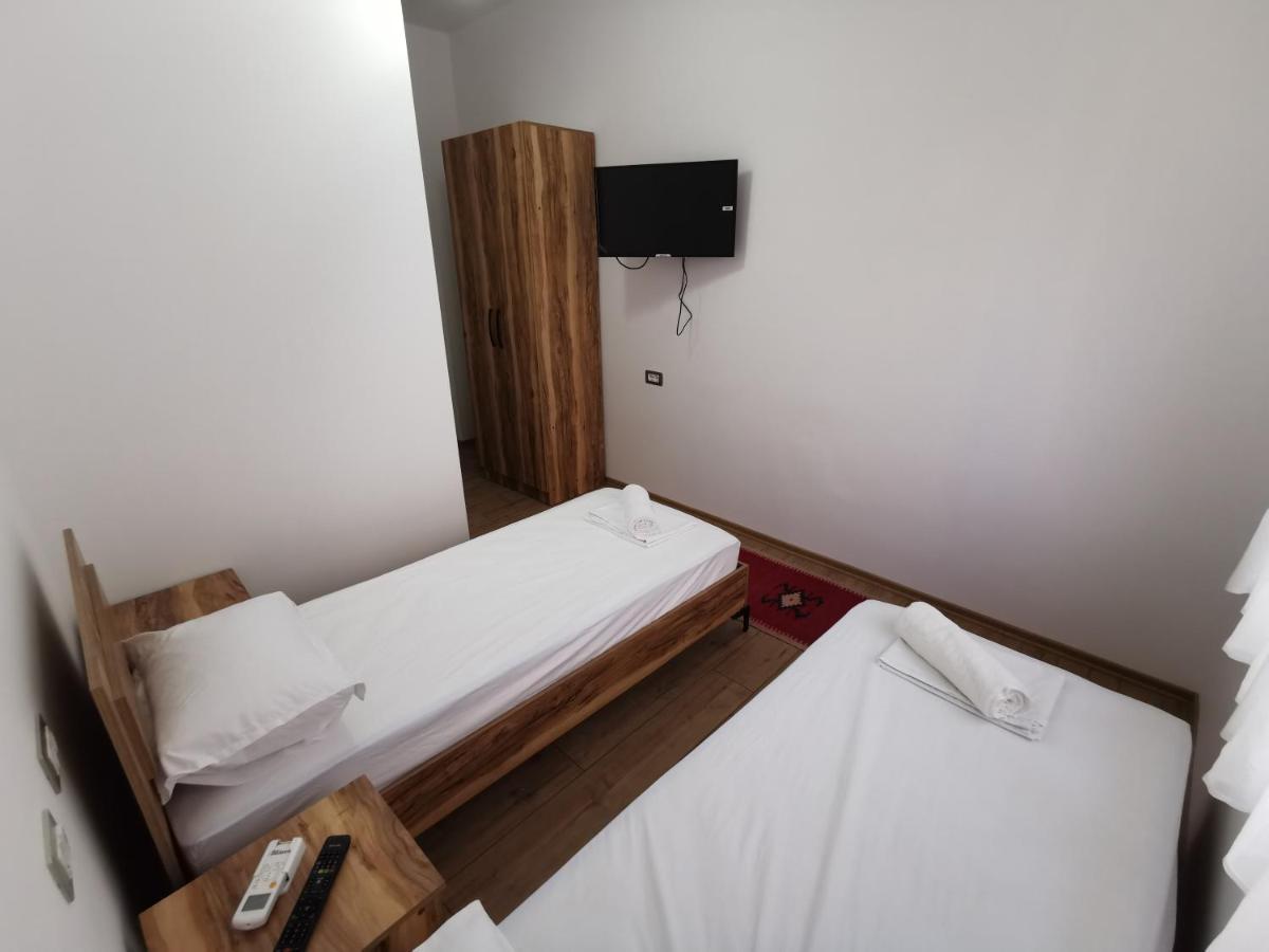 Bujtina Valgent Bed & Breakfast Berat Bagian luar foto