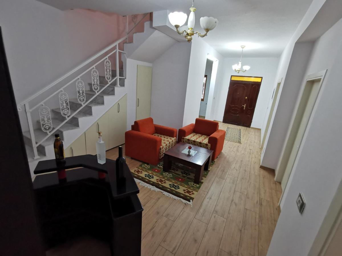 Bujtina Valgent Bed & Breakfast Berat Bagian luar foto