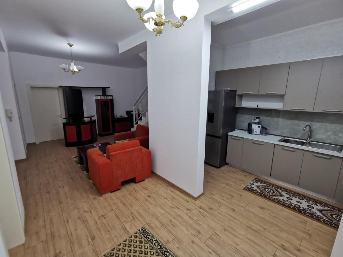 Bujtina Valgent Bed & Breakfast Berat Bagian luar foto