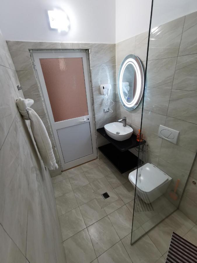 Bujtina Valgent Bed & Breakfast Berat Bagian luar foto