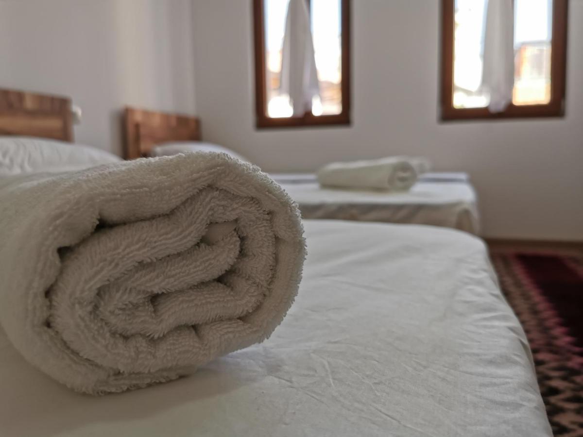 Bujtina Valgent Bed & Breakfast Berat Bagian luar foto
