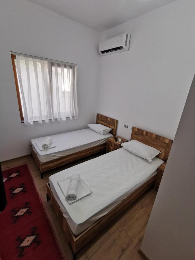 Bujtina Valgent Bed & Breakfast Berat Bagian luar foto