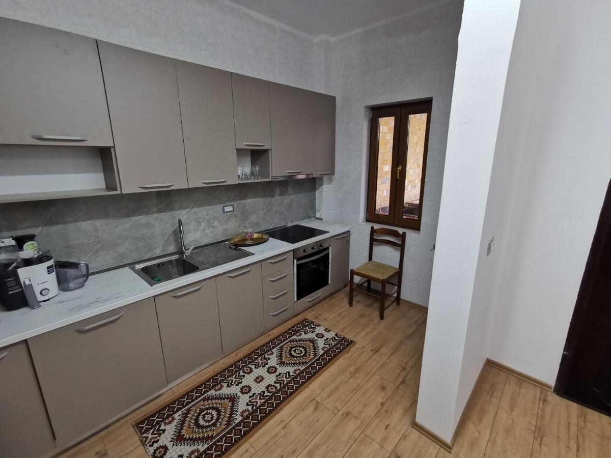 Bujtina Valgent Bed & Breakfast Berat Bagian luar foto
