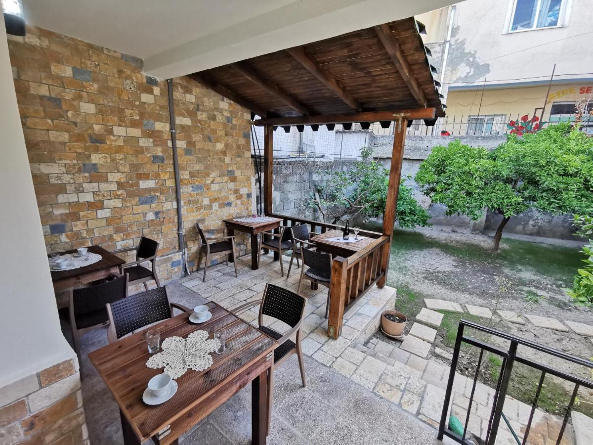 Bujtina Valgent Bed & Breakfast Berat Bagian luar foto