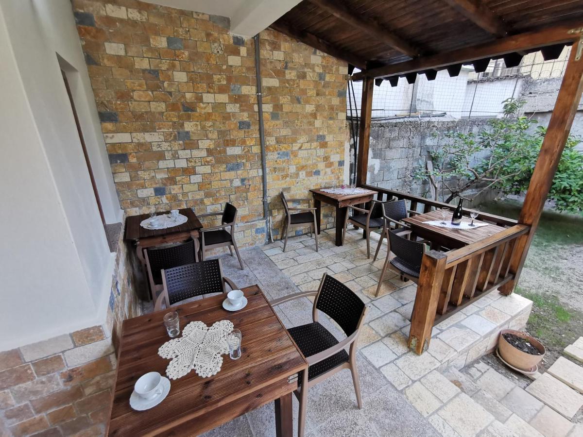 Bujtina Valgent Bed & Breakfast Berat Bagian luar foto
