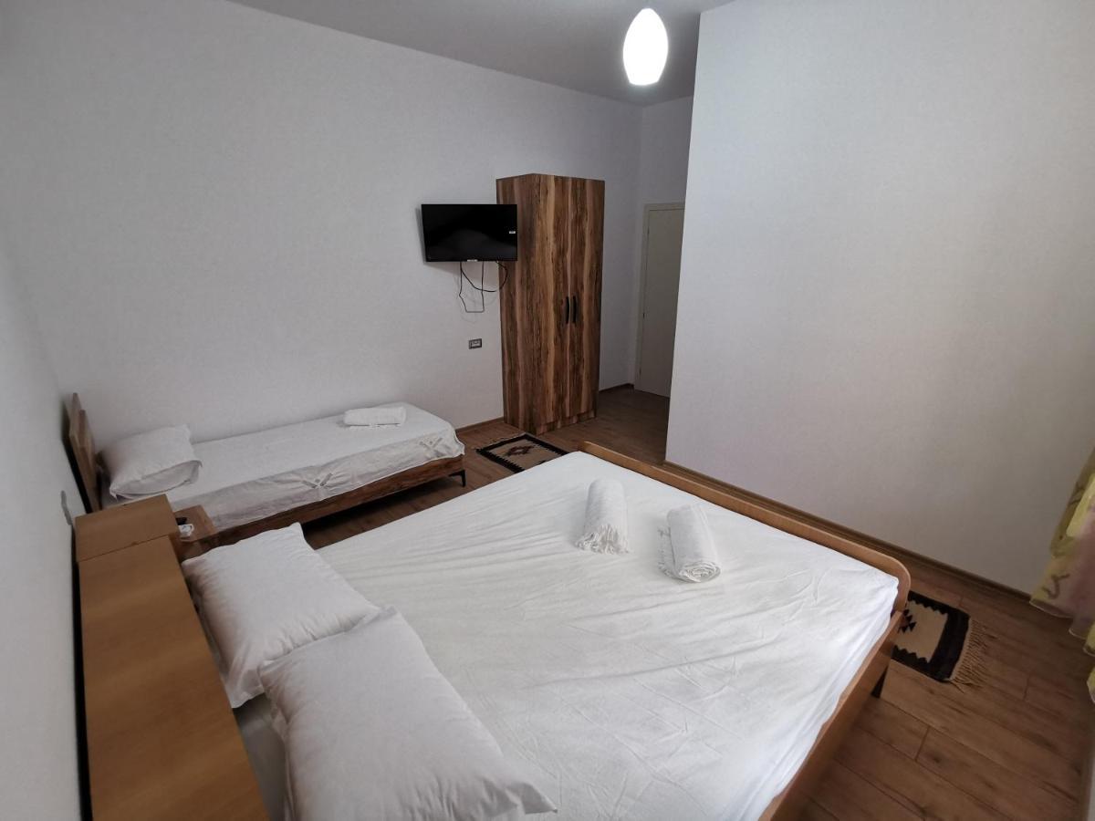 Bujtina Valgent Bed & Breakfast Berat Bagian luar foto