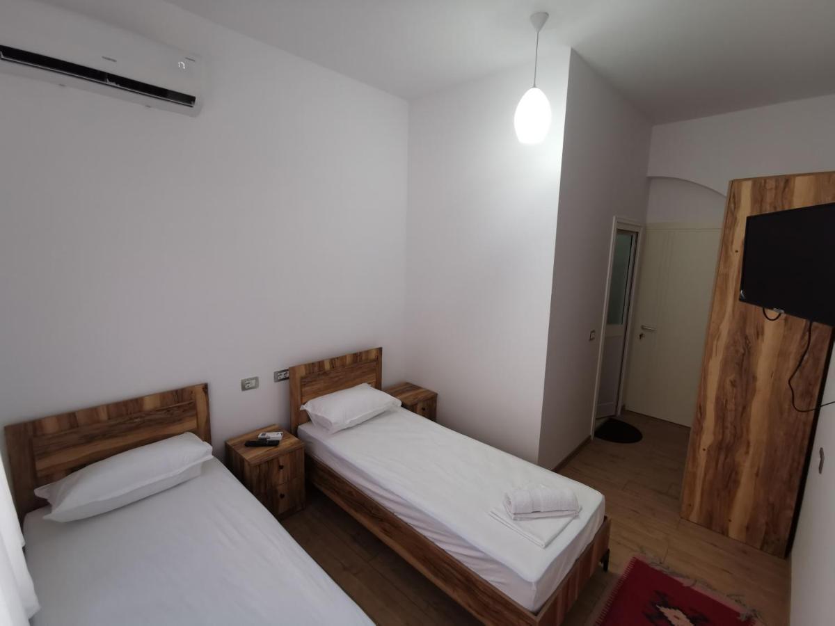 Bujtina Valgent Bed & Breakfast Berat Bagian luar foto