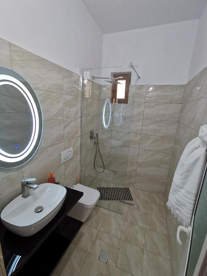 Bujtina Valgent Bed & Breakfast Berat Bagian luar foto