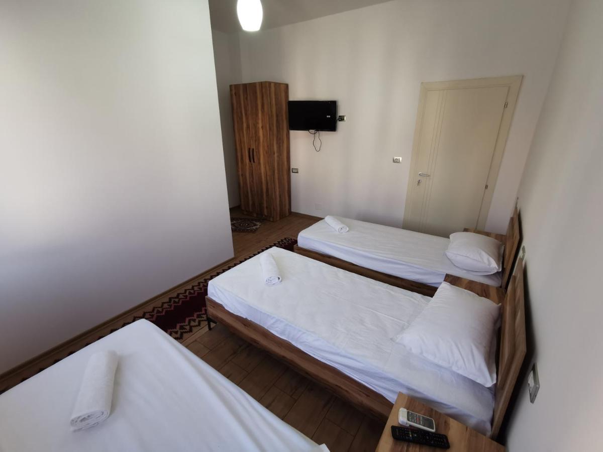 Bujtina Valgent Bed & Breakfast Berat Bagian luar foto
