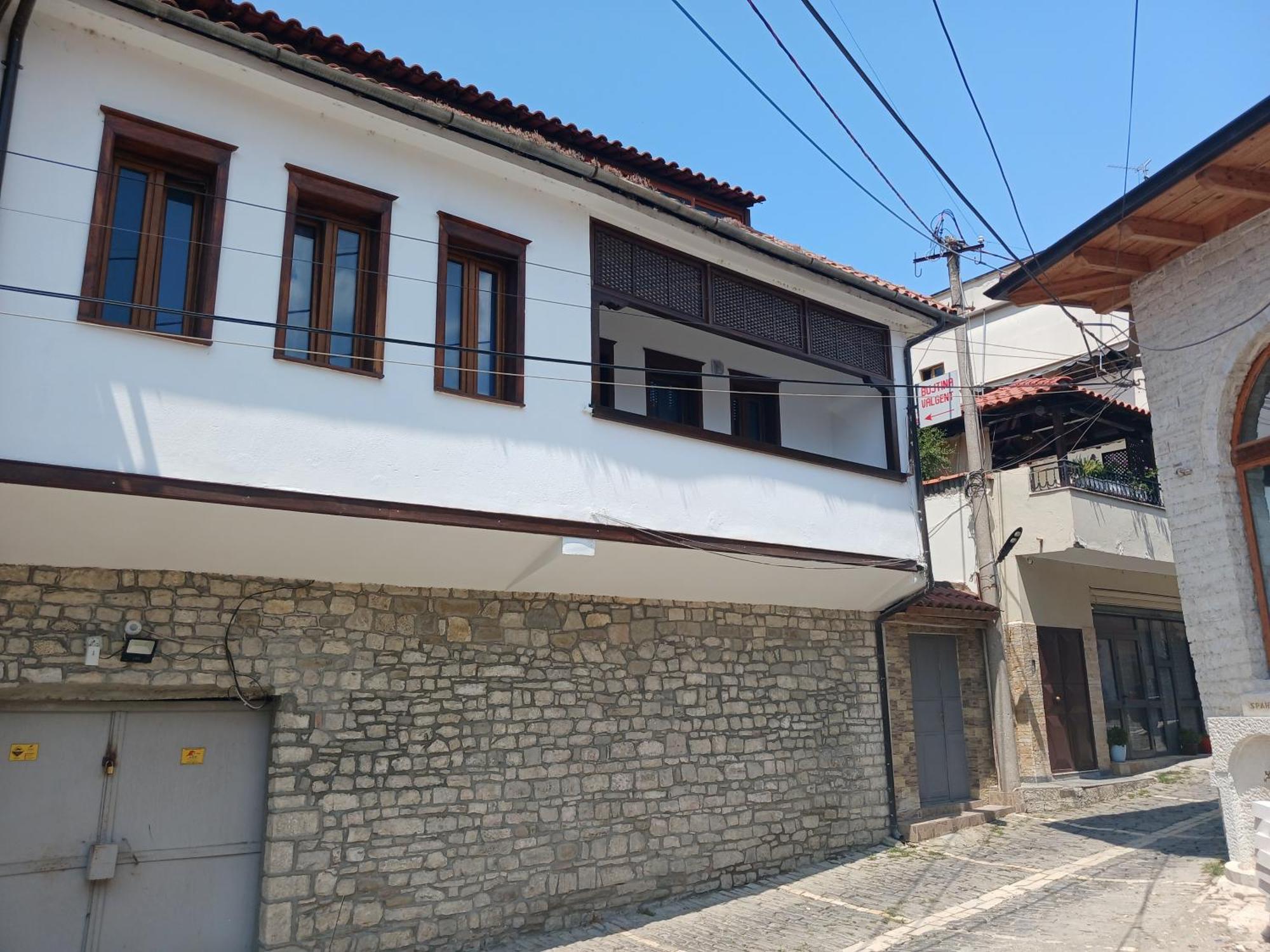 Bujtina Valgent Bed & Breakfast Berat Bagian luar foto